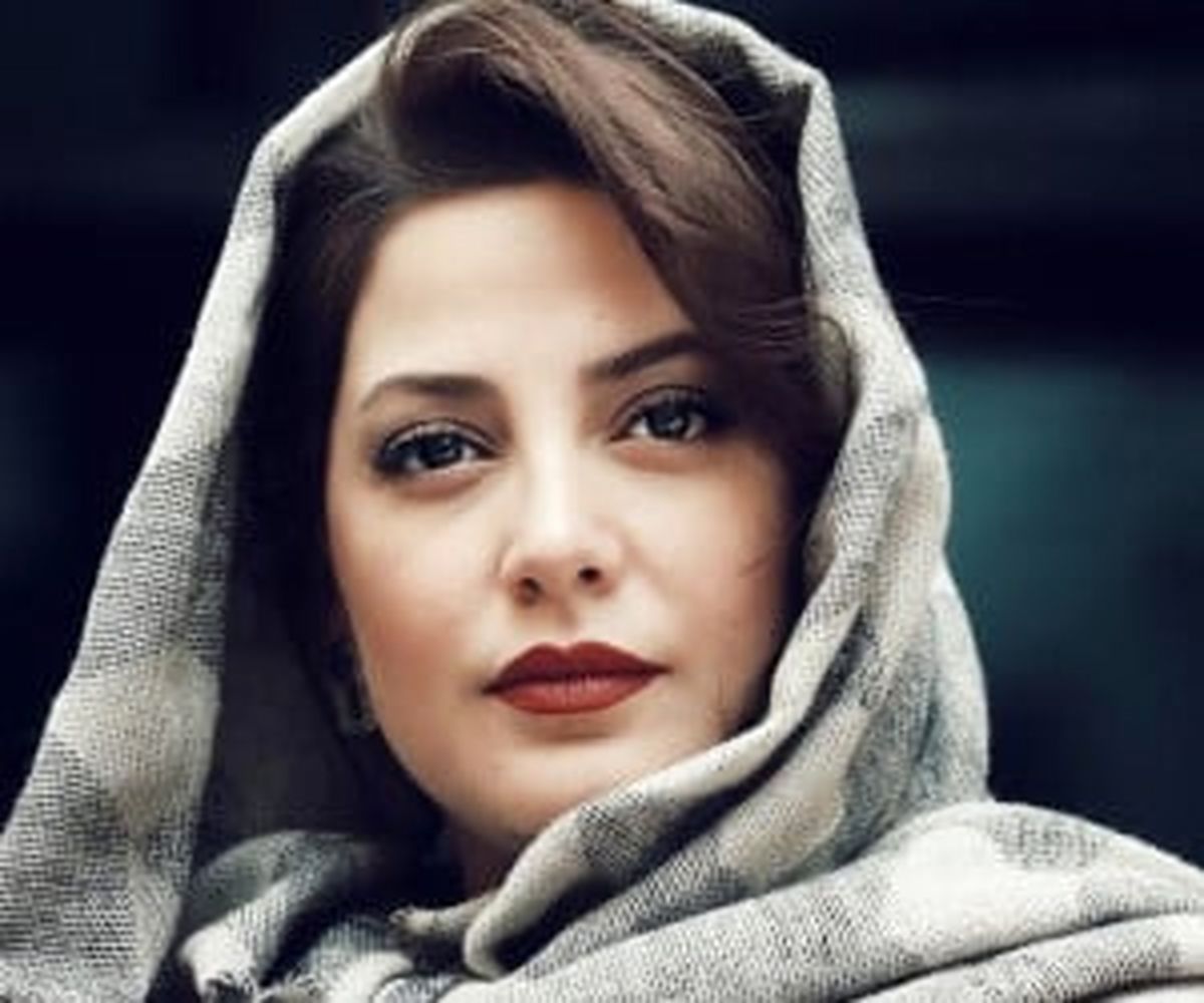 طناز طباطبائی